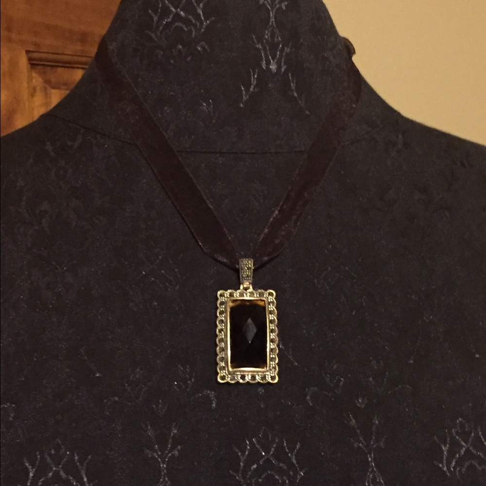 ❤️ Brown stone on lace necklace